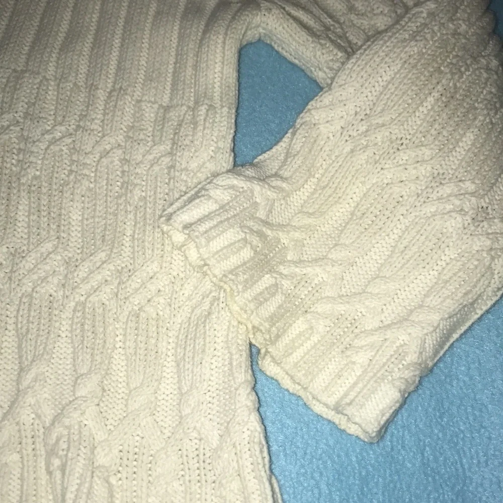 CHARTER CLUB chunky knit sweater one large button closure cream colored size XL